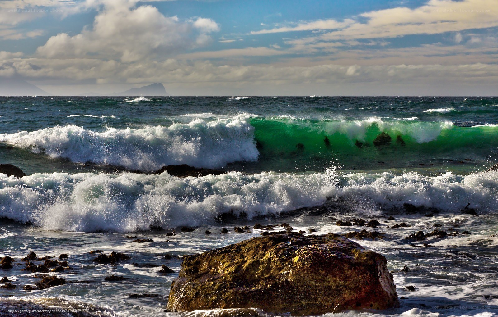 Ocean waves crashing on rocks