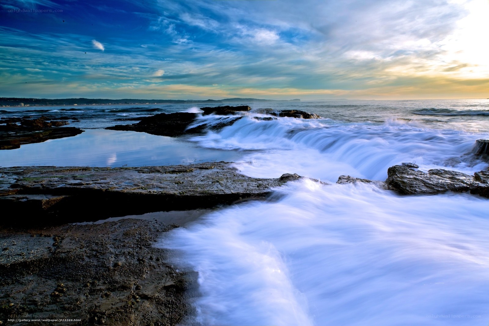Ocean waves crashing on rocks