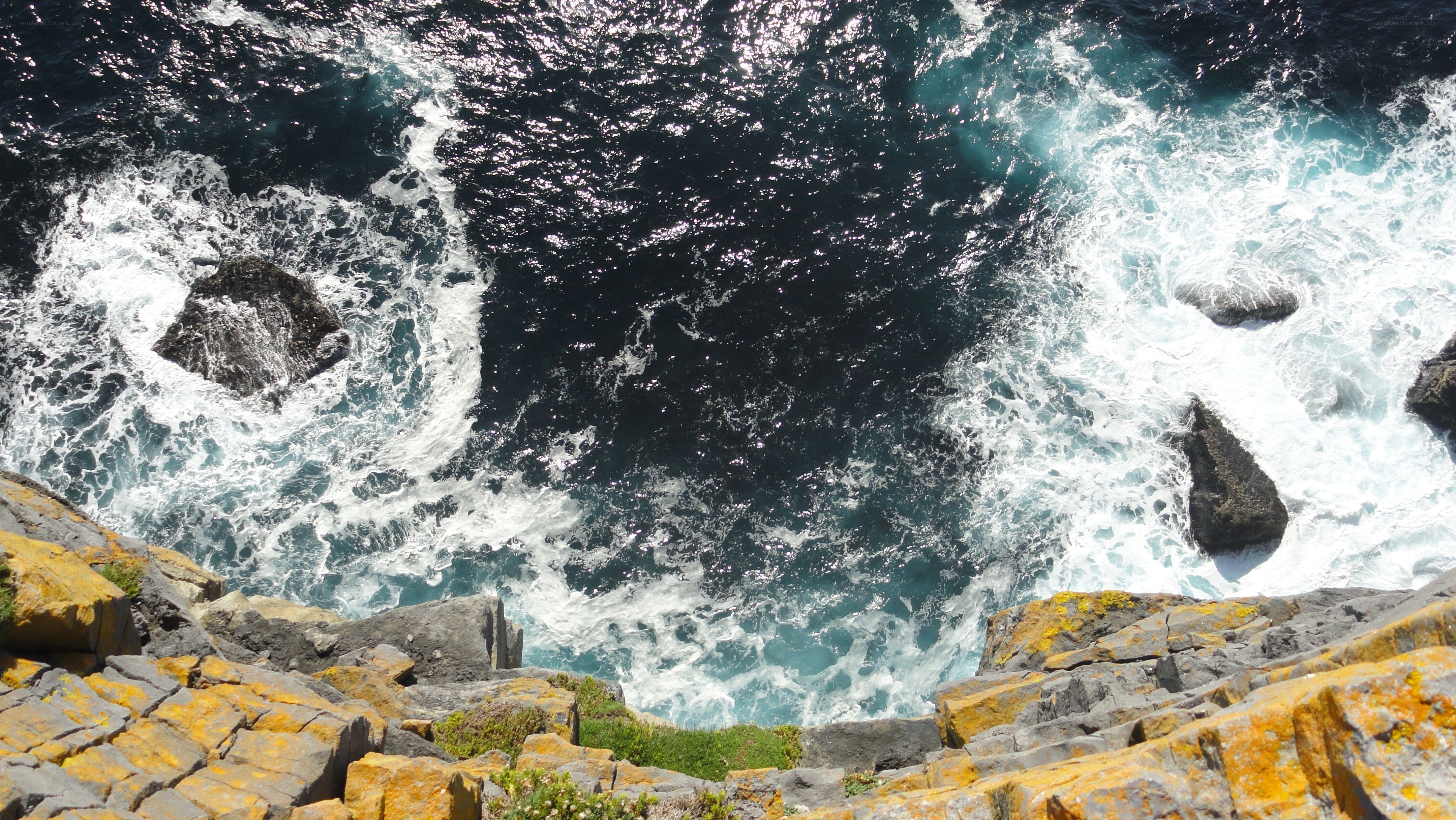 ocean waves crashing on rocks