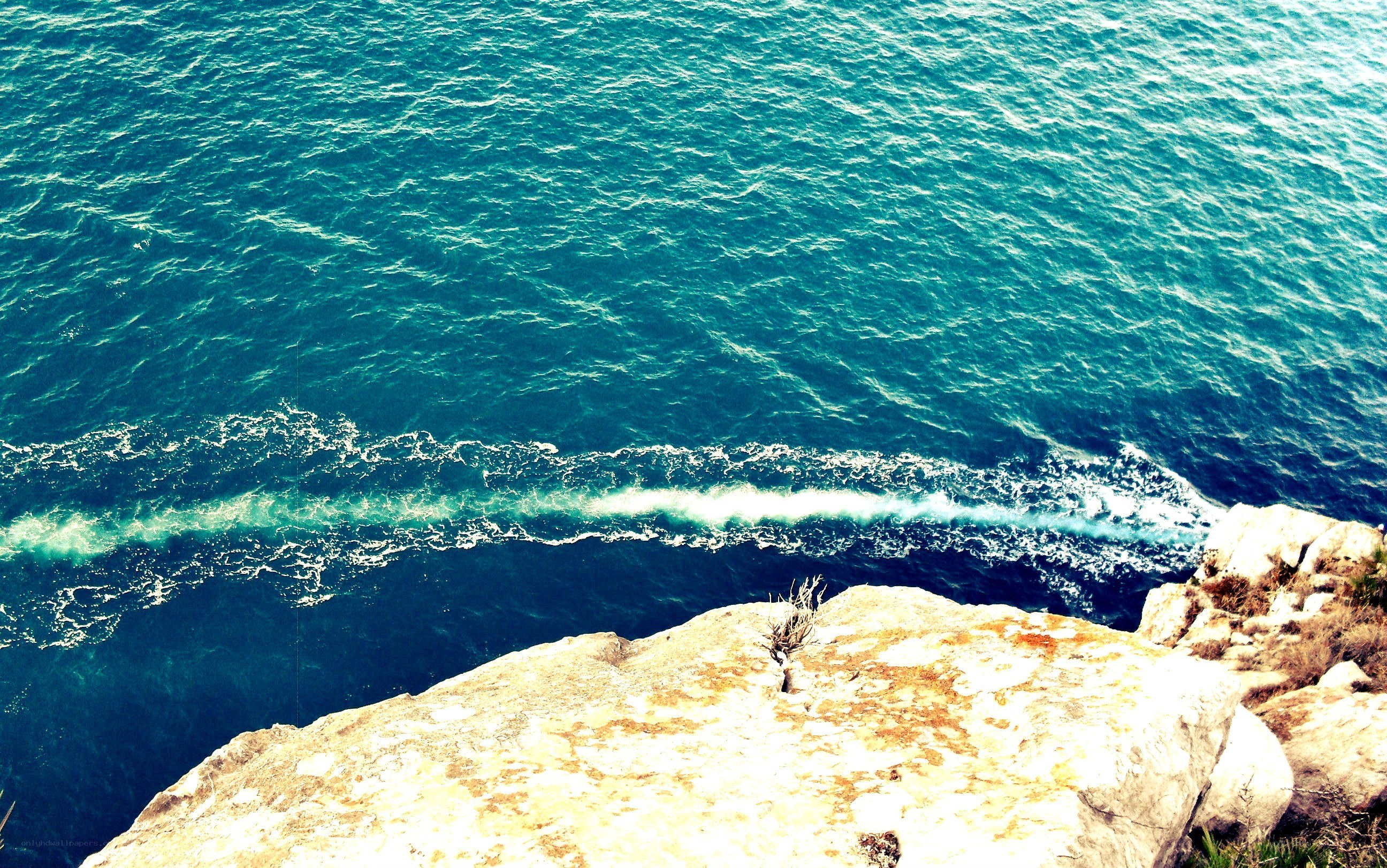 ocean waves crashing on rocks