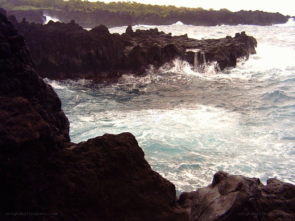 ocean waves crashing on rocks