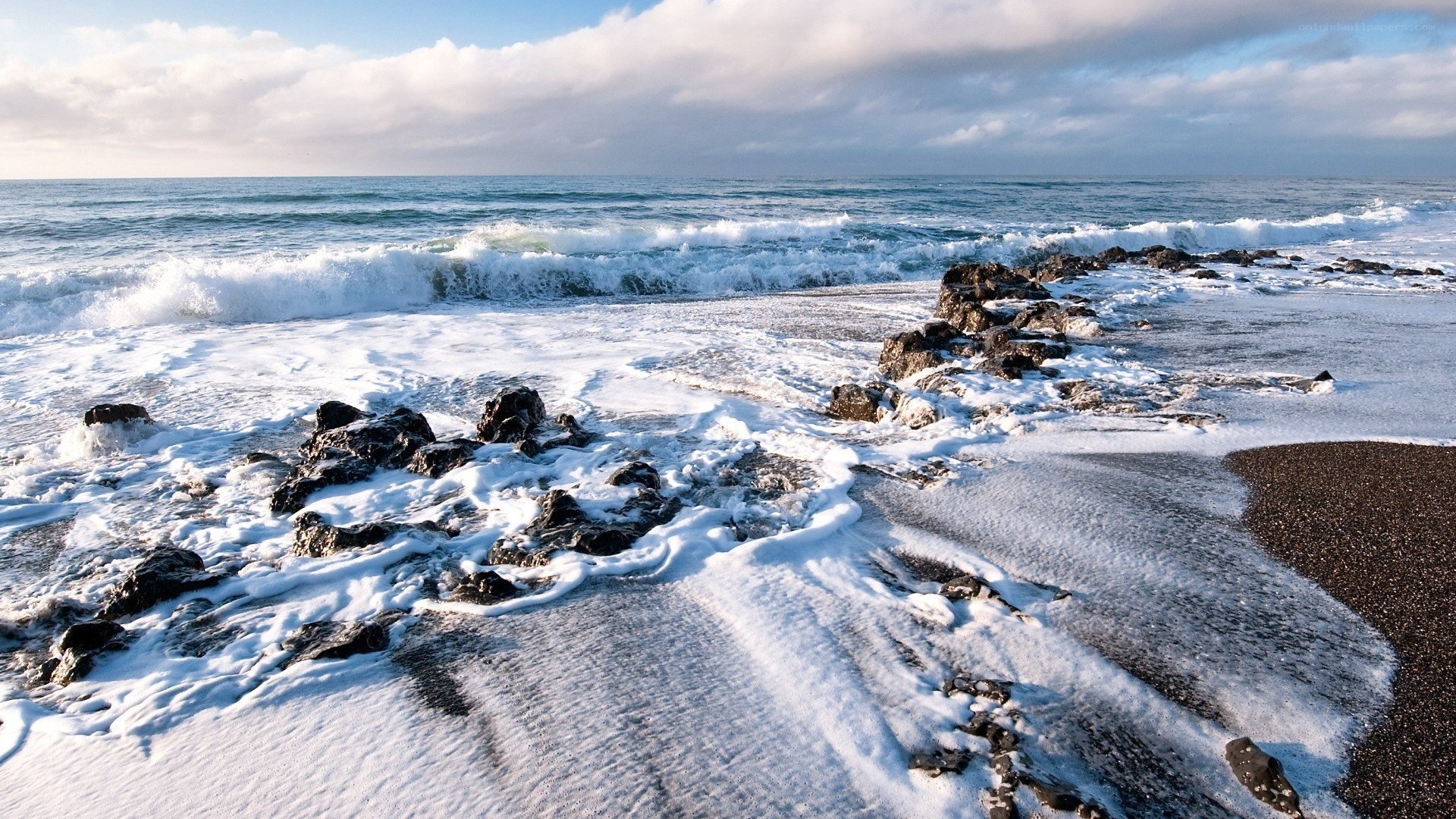 Ocean waves crashing on rocks
