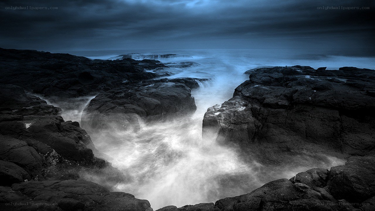 Ocean waves crashing on rocks