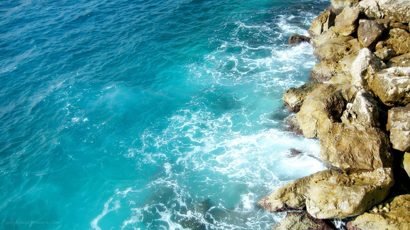 ocean waves crashing on rocks