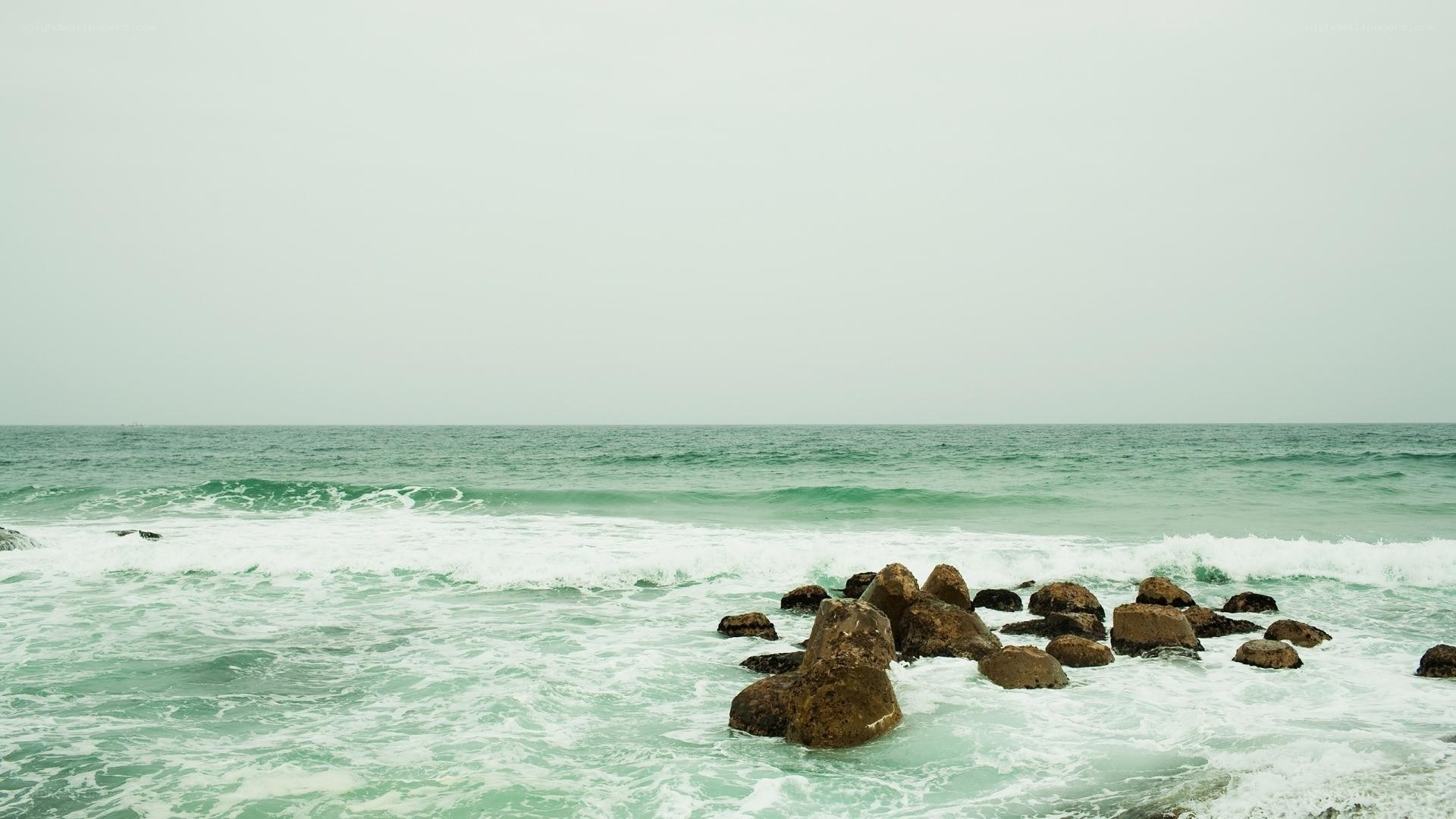 Ocean waves crashing on rocks