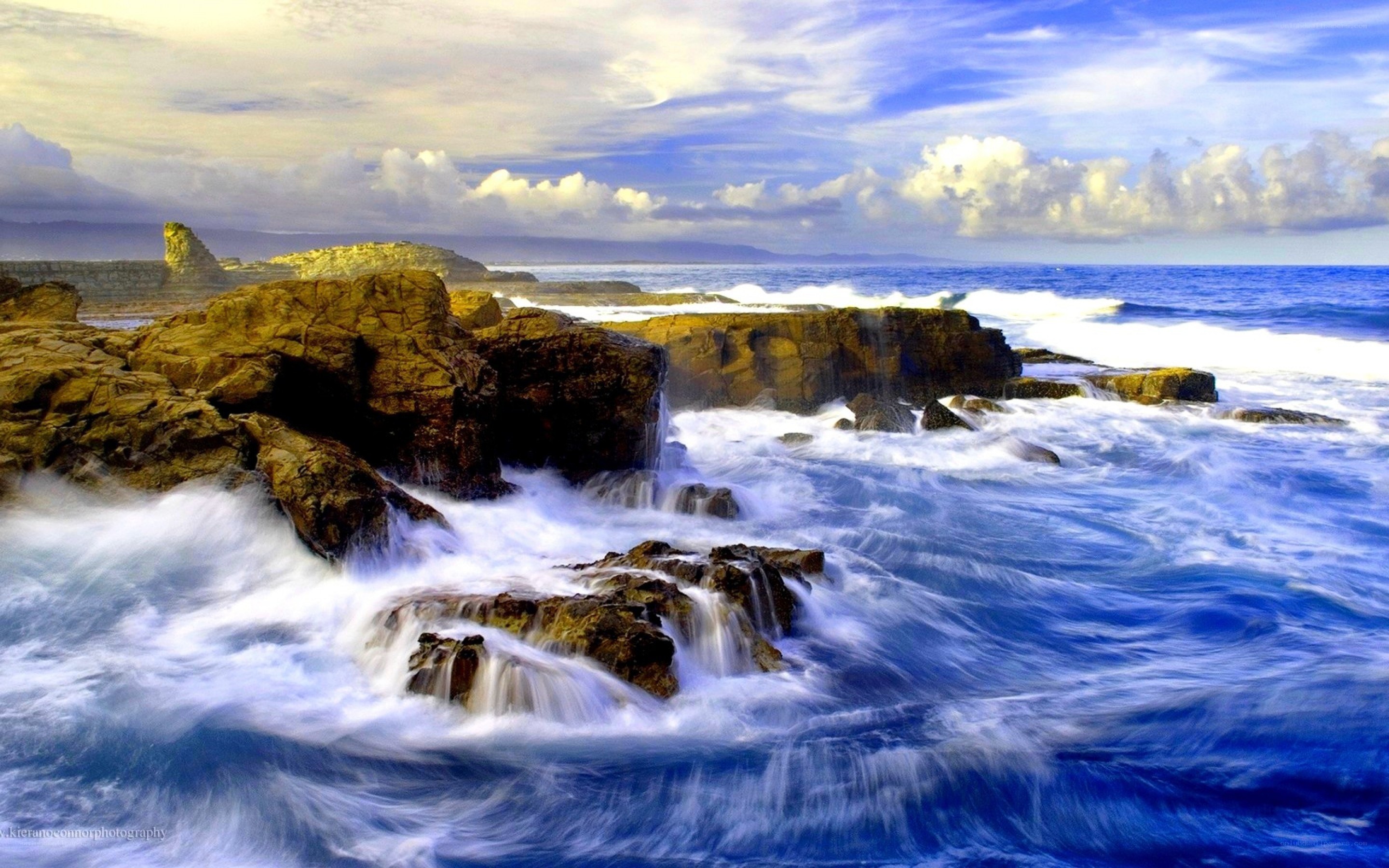 Ocean waves crashing on rocks