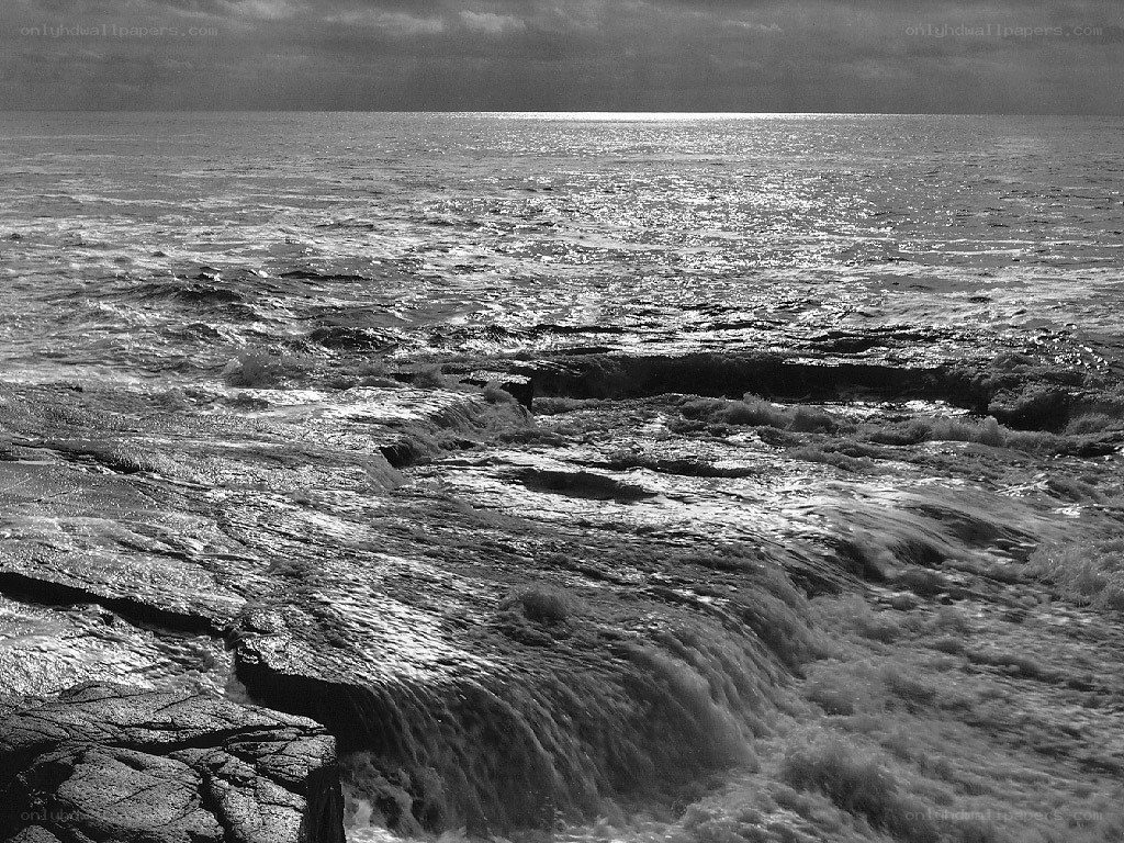 Ocean waves crashing on rocks
