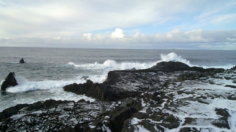 Ocean Waves Crashing on Rocks — Gray, Dramatic