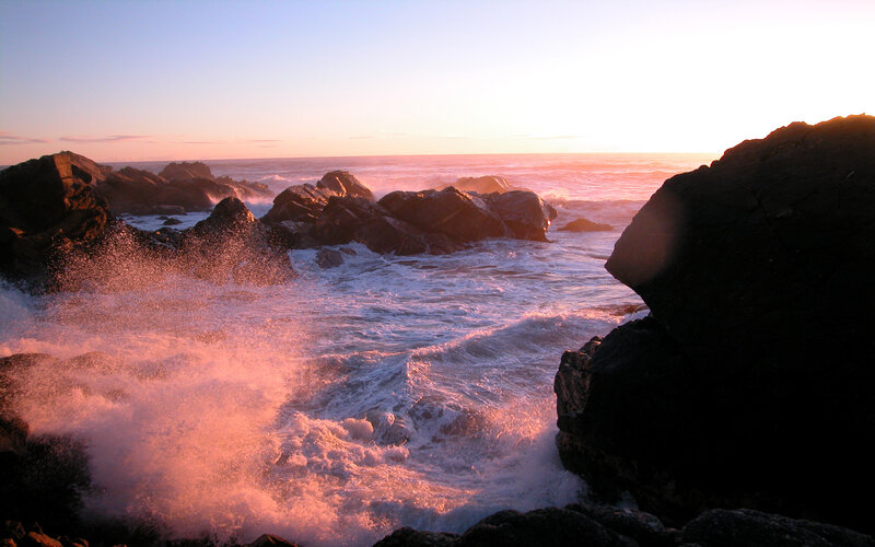 Ocean Waves Crashing on Rocks — Pink