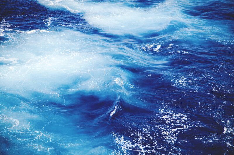 Ocean Waves in Motion — Blue