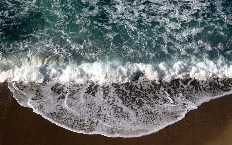 Ocean Waves on Beach — Blue, Dynamic