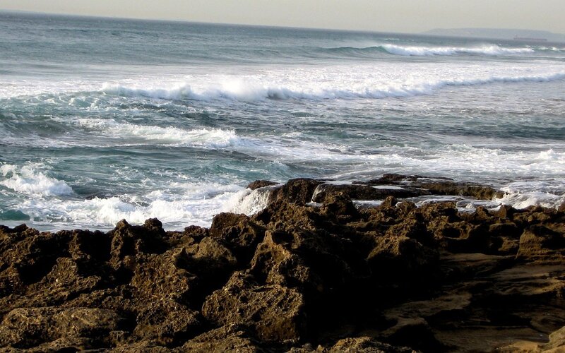 Ocean Waves on Rocks — Blue, Dynamic, Afternoon, Photograph, Sea, Brown