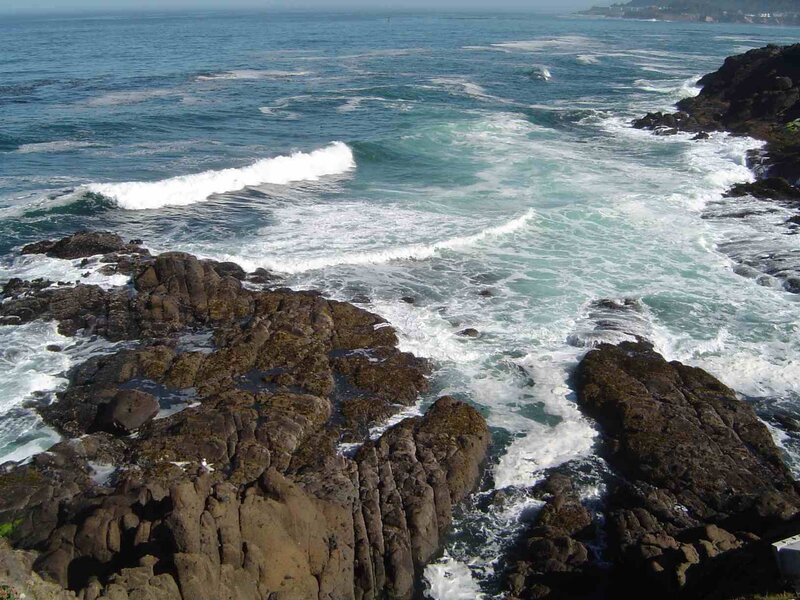 Ocean Waves on Rocks — Blue, Dynamic
