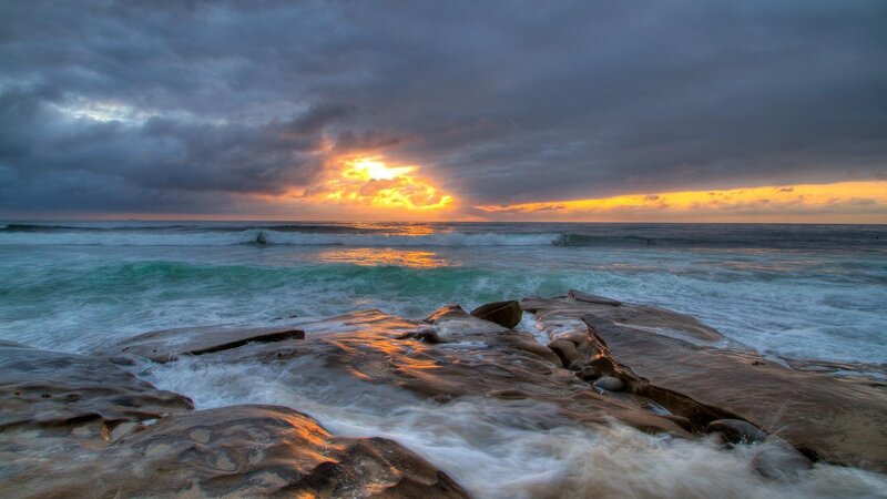 Ocean Waves on Rocks — Gray, Dramatic
