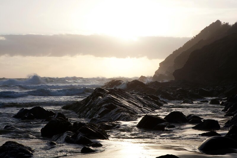 Ocean Waves on Rocks — Gray