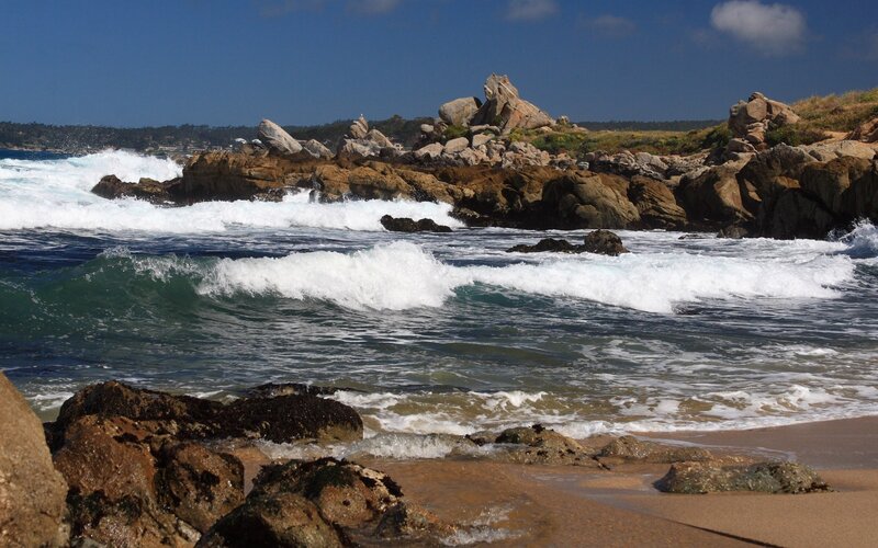 Ocean Waves on Rocky Shore — Blue, Dynamic, Afternoon