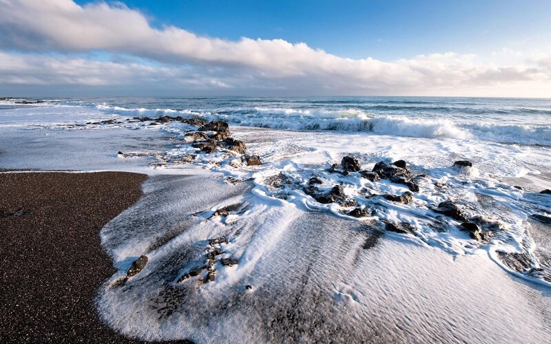 Ocean Waves on Rocky Shore — Blue, Serene, Afternoon