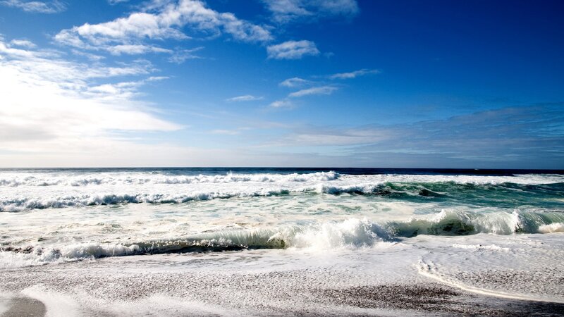 Ocean waves under blue sky