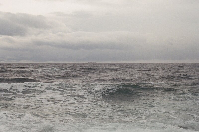 ocean waves under cloudy sky