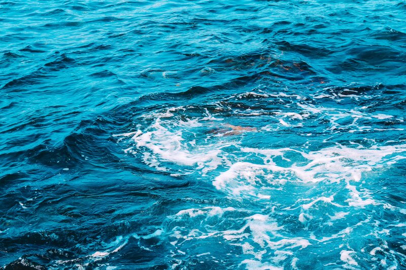 ocean waves with foam