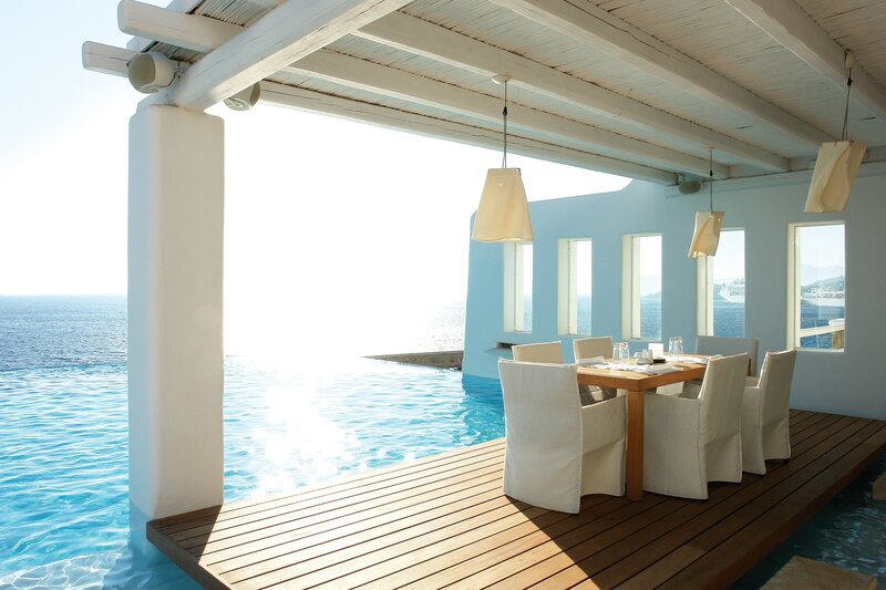 Oceanfront dining with pool view