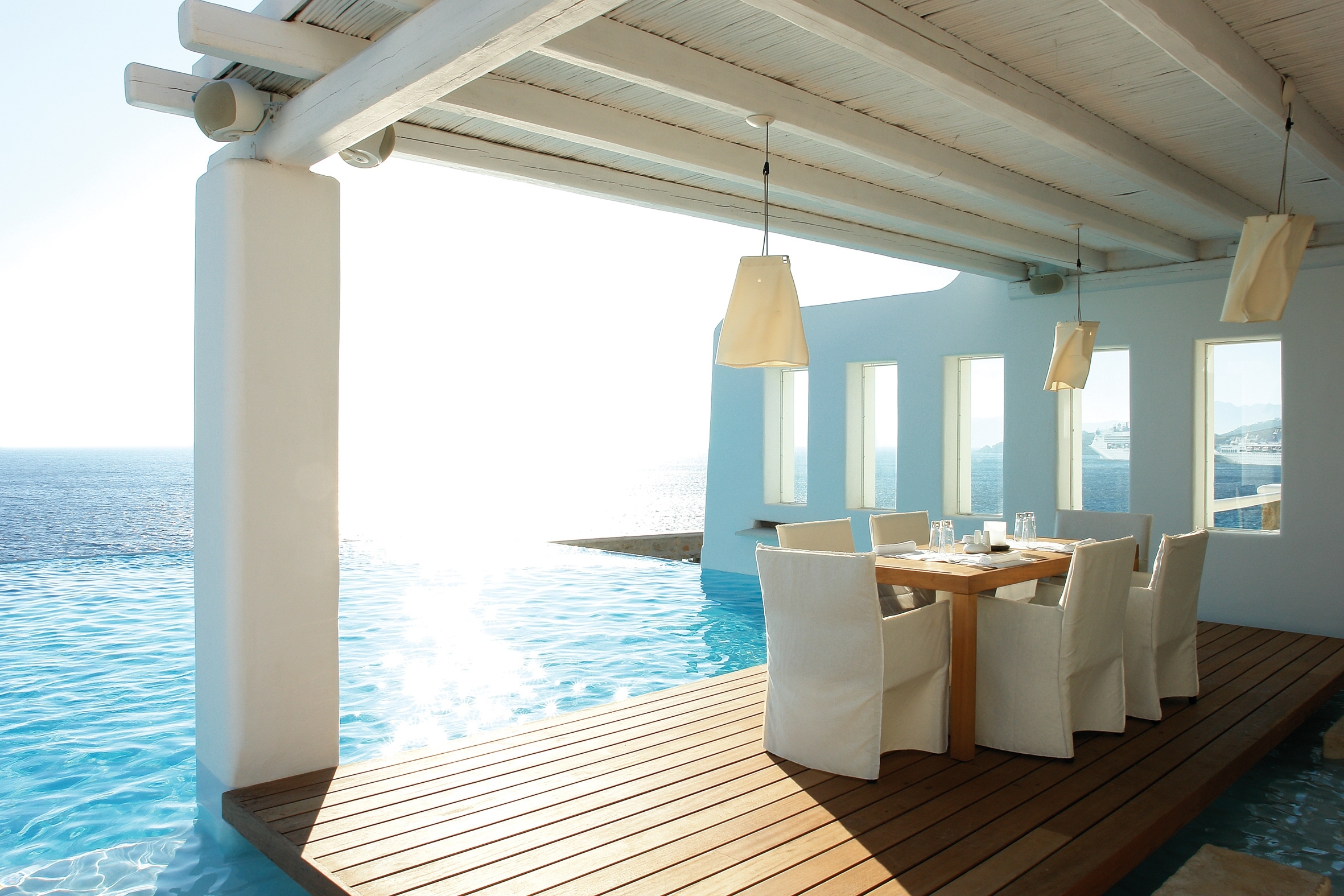 Oceanfront dining with pool view
