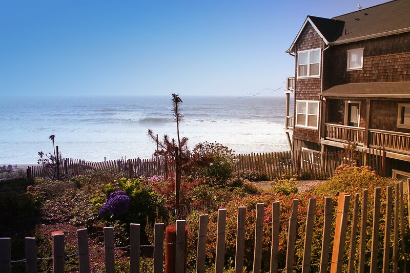 Oceanfront house with garden view