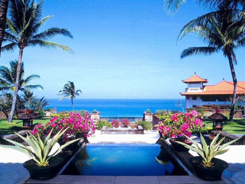 Oceanfront Resort Pool — Blue