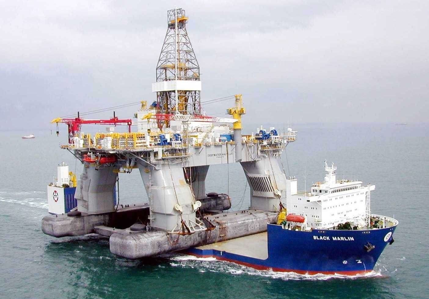 Offshore drilling platform transport