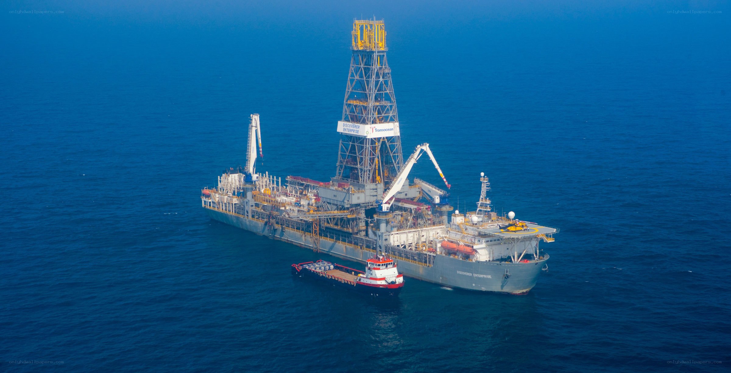 Offshore drilling rig at sea