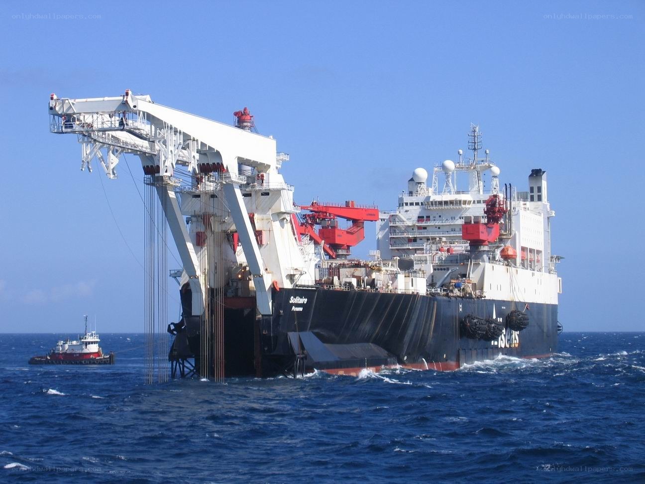 Offshore drilling vessel at sea