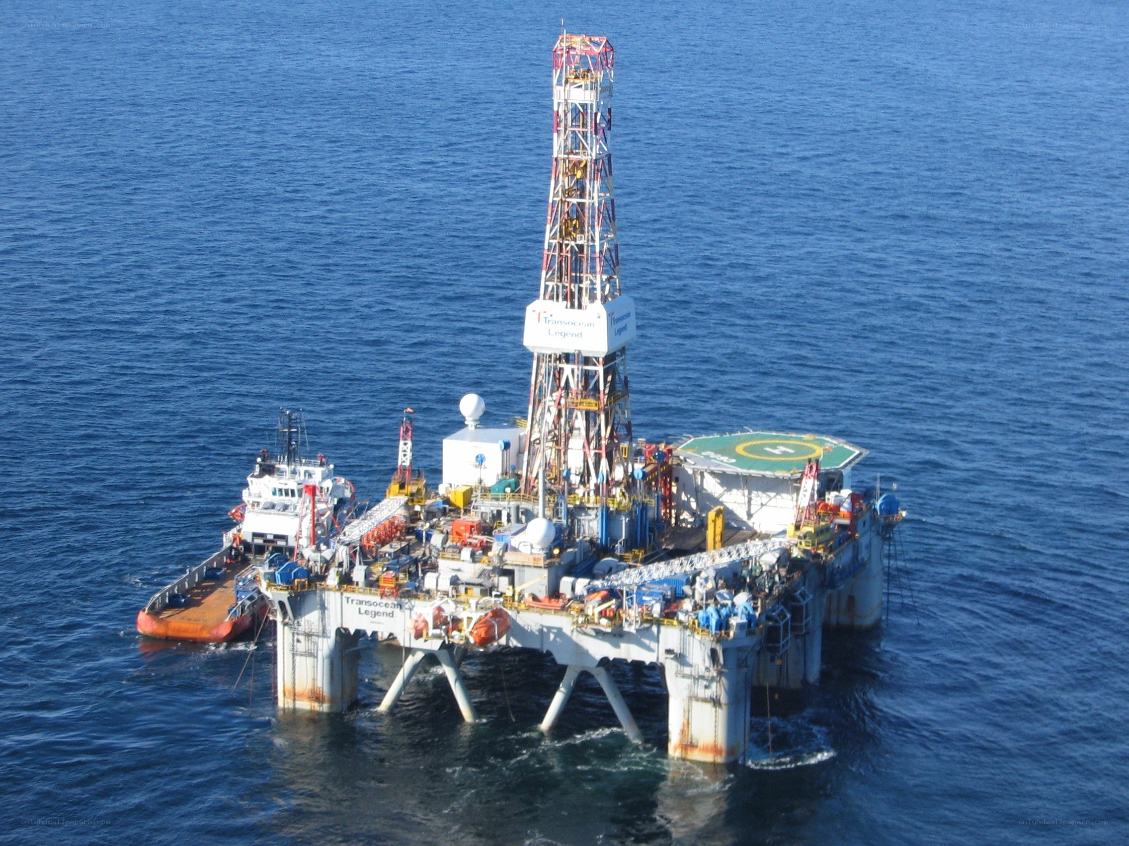 Offshore oil drilling platform
