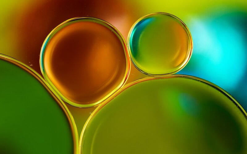 Oil Bubbles in Liquid — Green