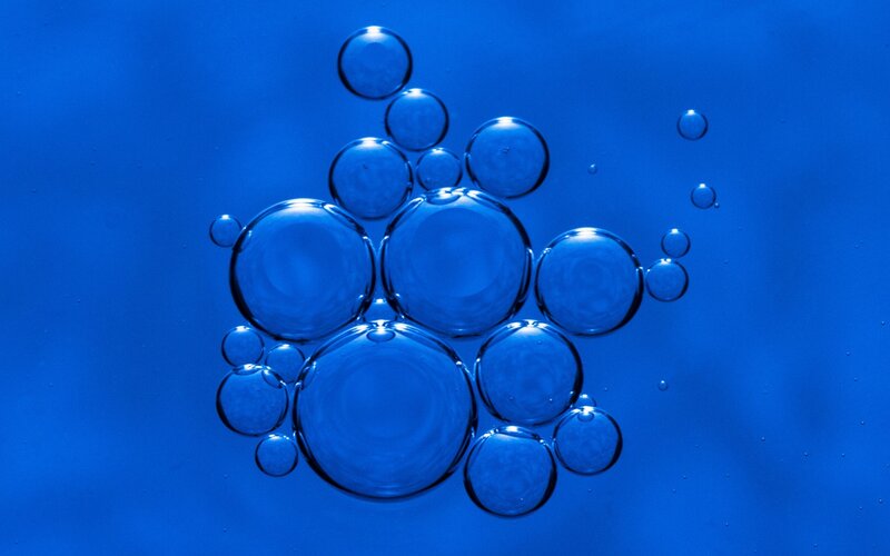 Oil Bubbles in Water — Blue, Calm, Photograph, Liquid