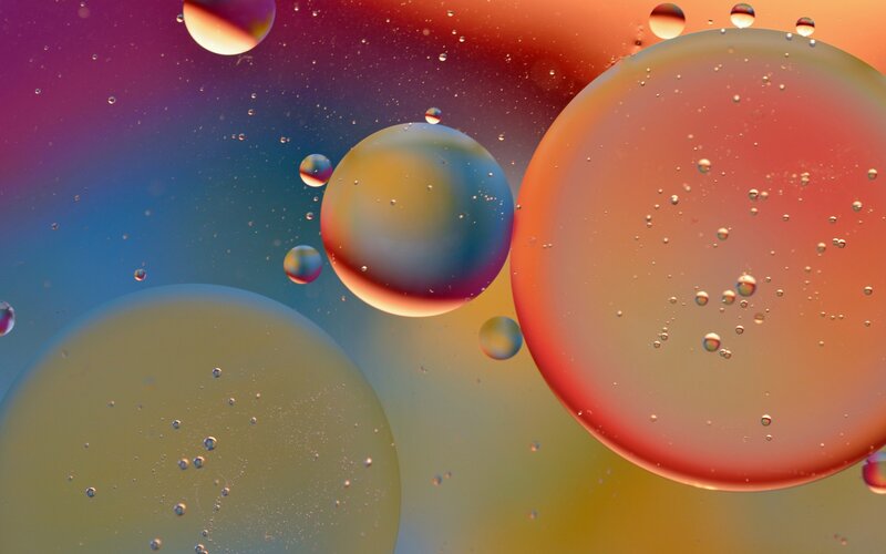Oil Bubbles in Water — Red