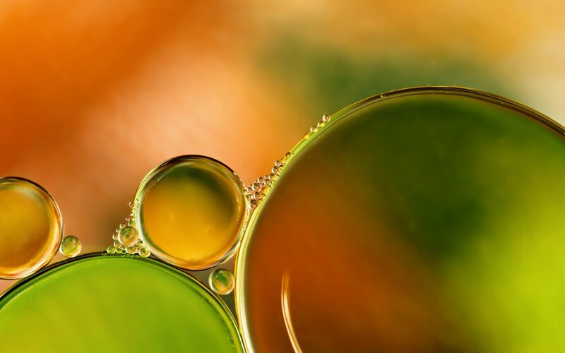 Oil Droplets in Liquid — Green