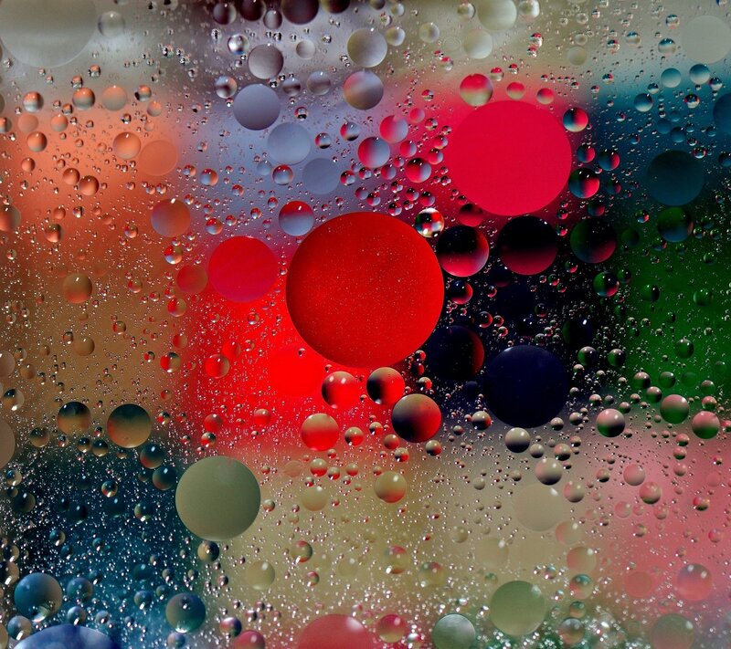 Oil Droplets in Water — Red, Vibrant, Abstract, Bubbles