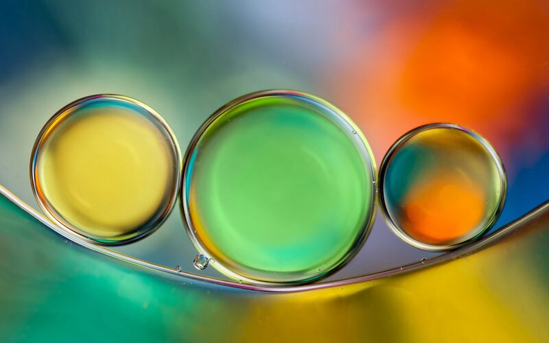 Oil Droplets on Water — Green