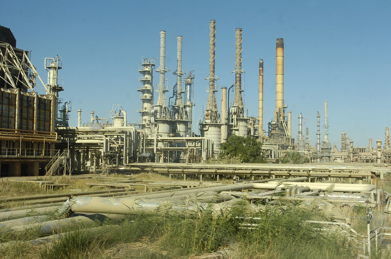Oil refinery complex