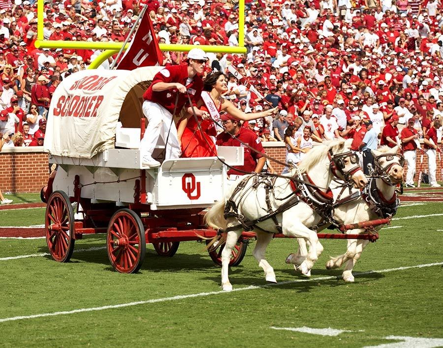 Oklahoma Sooners wagon parade
