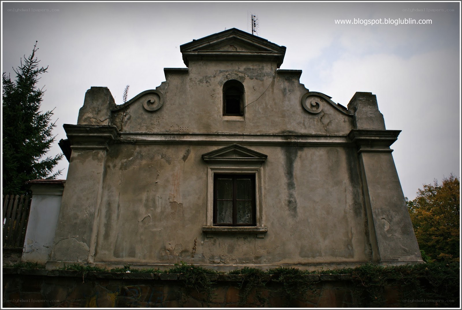 Old building facade with arched window