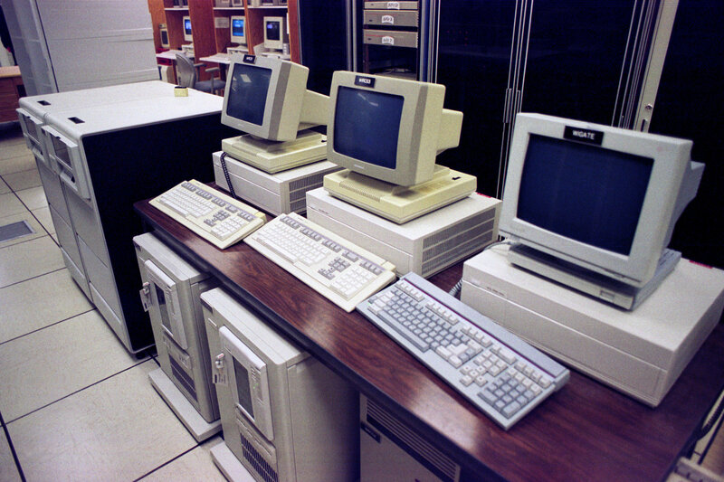 Old computer workstations in a lab