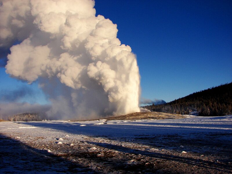 Old Faithful geyser erupting