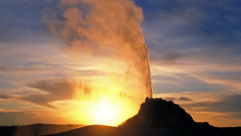 Old Faithful geyser erupting
