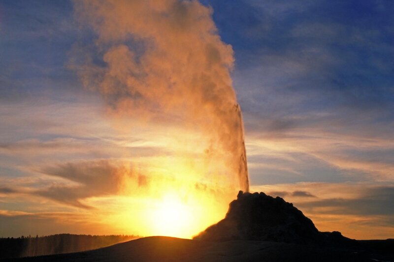 Old Faithful geyser erupting