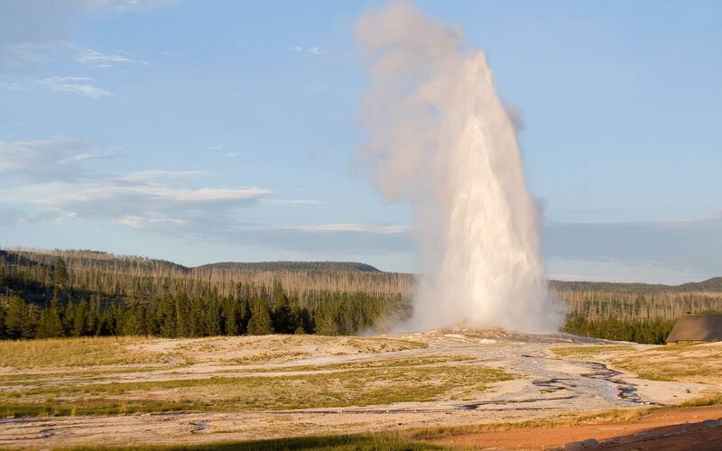 Old Faithful geyser erupting