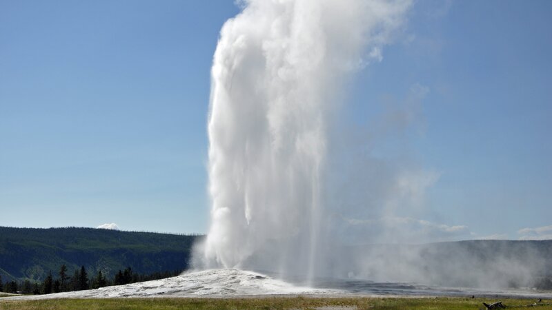 Old Faithful Geyser Eruption — Blue
