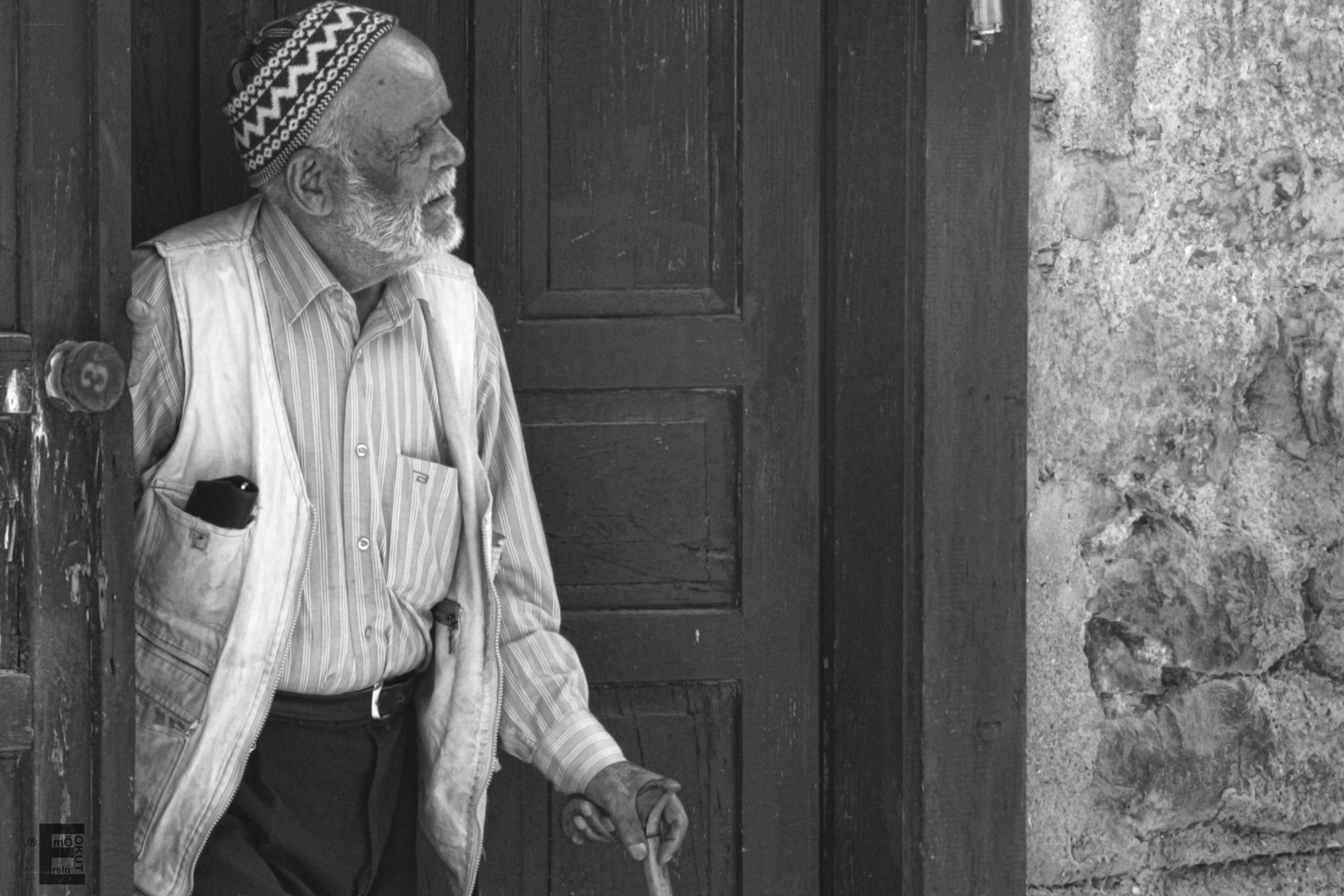 Old man with cane at door