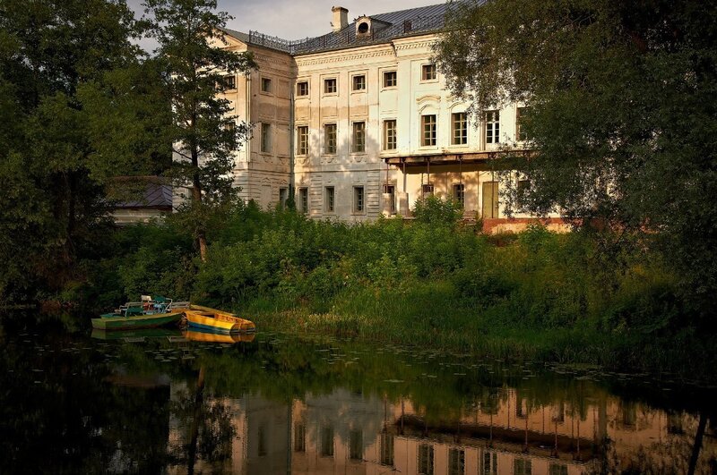 Old mansion by the river