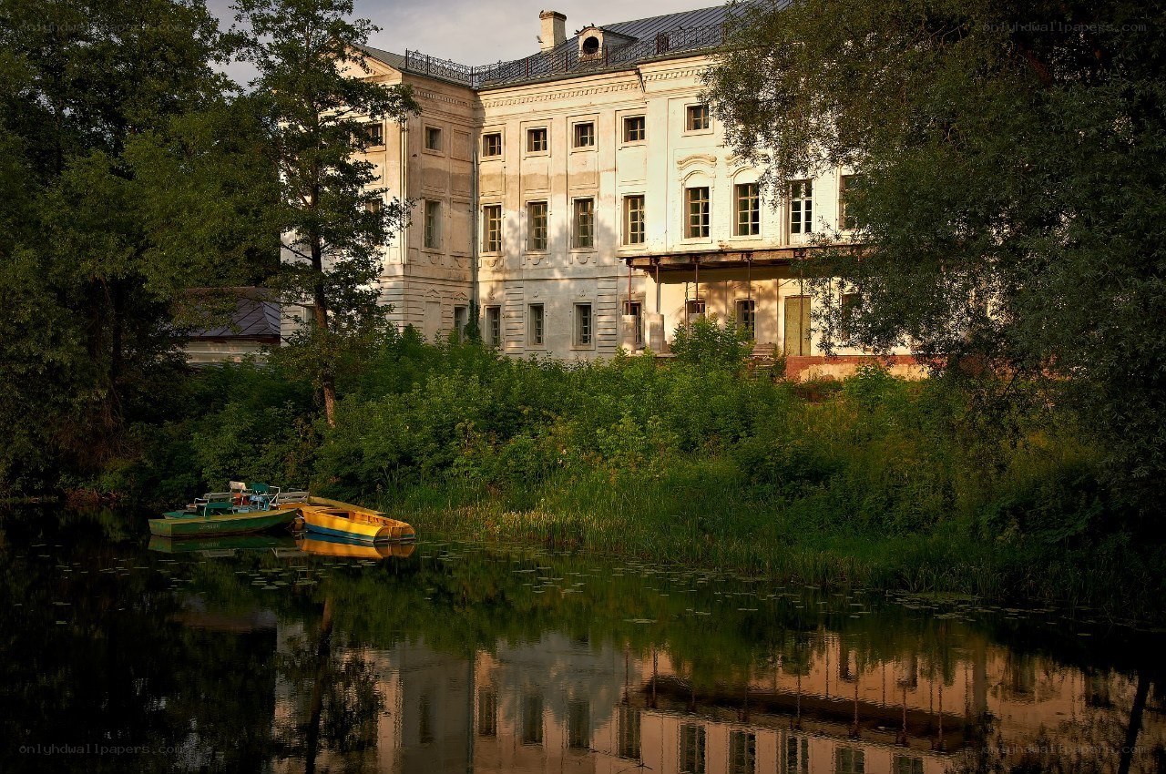 Old mansion by the river